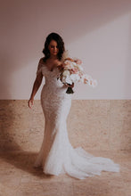 C2021-aSL0887 Vestido de novia transparente de encaje con hombros descubiertos y cola