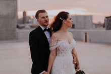 C2021-aSL0887 Vestido de novia transparente de encaje con hombros descubiertos y cola