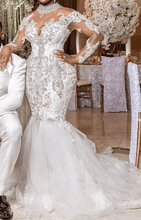 C2021-BiM012 - Vestido de novia transparente de manga larga con escote ilusión y cuentas de cristal con cola catedral