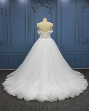Style # WT4407 Robe de mariée sans bretelles avec poignets transparents