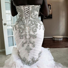 C2022-RR418 Vestido de novia con cola de volantes, ajustado y con vuelo, sin tirantes