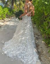 C2022-AL022 - Robe de mariée trapèze à motif floral et bretelles fines