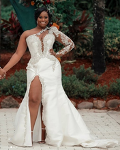 C2022-FBS887 - Vestido de novia con cuentas de cristal y un brazo con abertura y vestido de baile desmontable