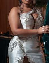 C2022-FBS887 - Vestido de novia con cuentas de cristal y un brazo con abertura y vestido de baile desmontable