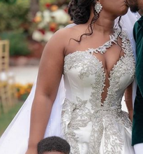 C2022-FBS887 - Vestido de novia con cuentas de cristal y un brazo con abertura y vestido de baile desmontable