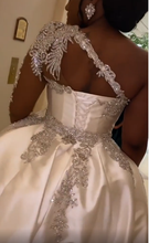 C2022-FBS887 - Vestido de novia con cuentas de cristal y un brazo con abertura y vestido de baile desmontable