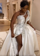 C2022-FBS887 - Vestido de novia con cuentas de cristal y un brazo con abertura y vestido de baile desmontable