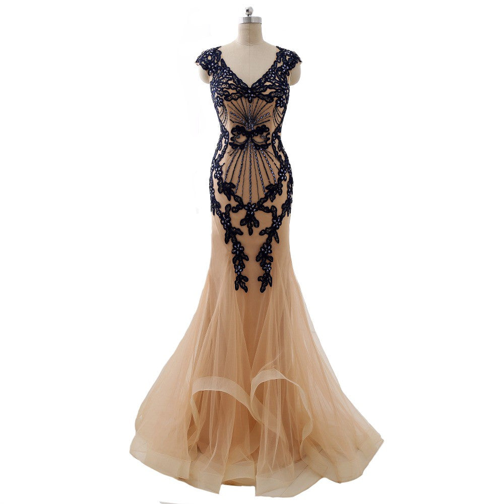 Robe de soirée brodée à mancherons de Darius Designs